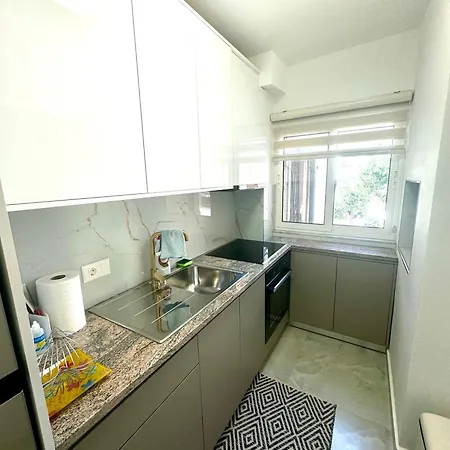 شقة Edit's -city Center & Balcony ساراندا