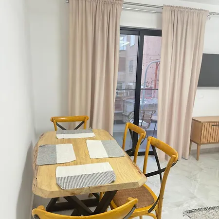 Edit's -city Center & Balcony ساراندا